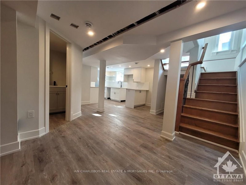 B - 820 SMYTH Rd, Ottawa, K1G 1P3 | Image 2