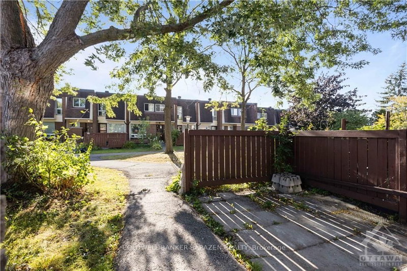 41 - 2939 FAIRLEA Cres, Ottawa, K1V 9A5 | Image 2