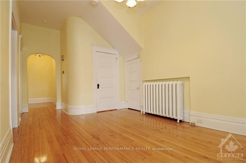 66 DELAWARE Ave, Ottawa, K2P 0Z3 | Image 3