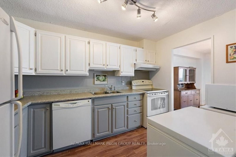 2011 - 665 BATHGATE Dr, Ottawa, K1K 3Y4 | Image 3