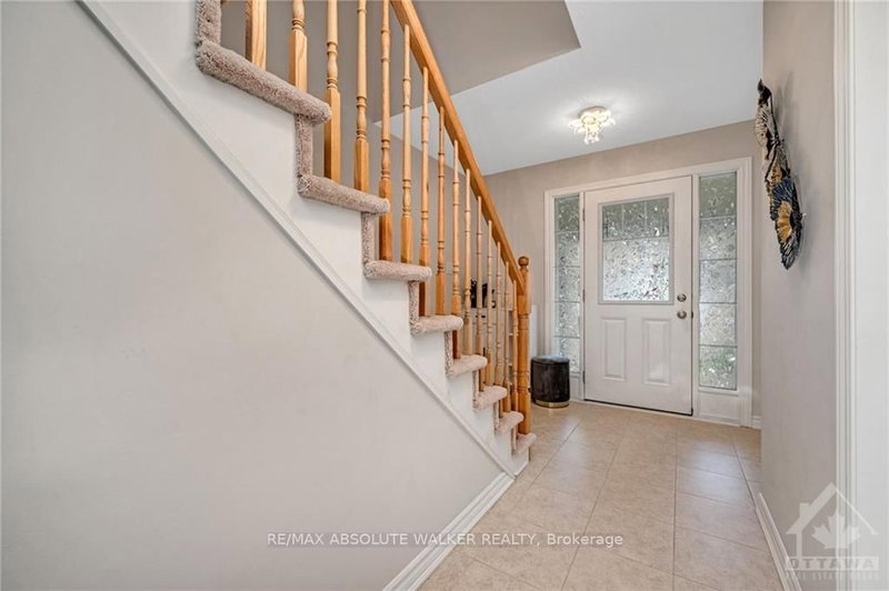 355 SWEETCLOVER Way, Ottawa, K4A 1E6 | Image 2