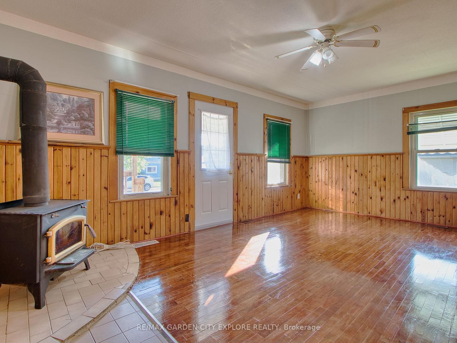Listing Image 7