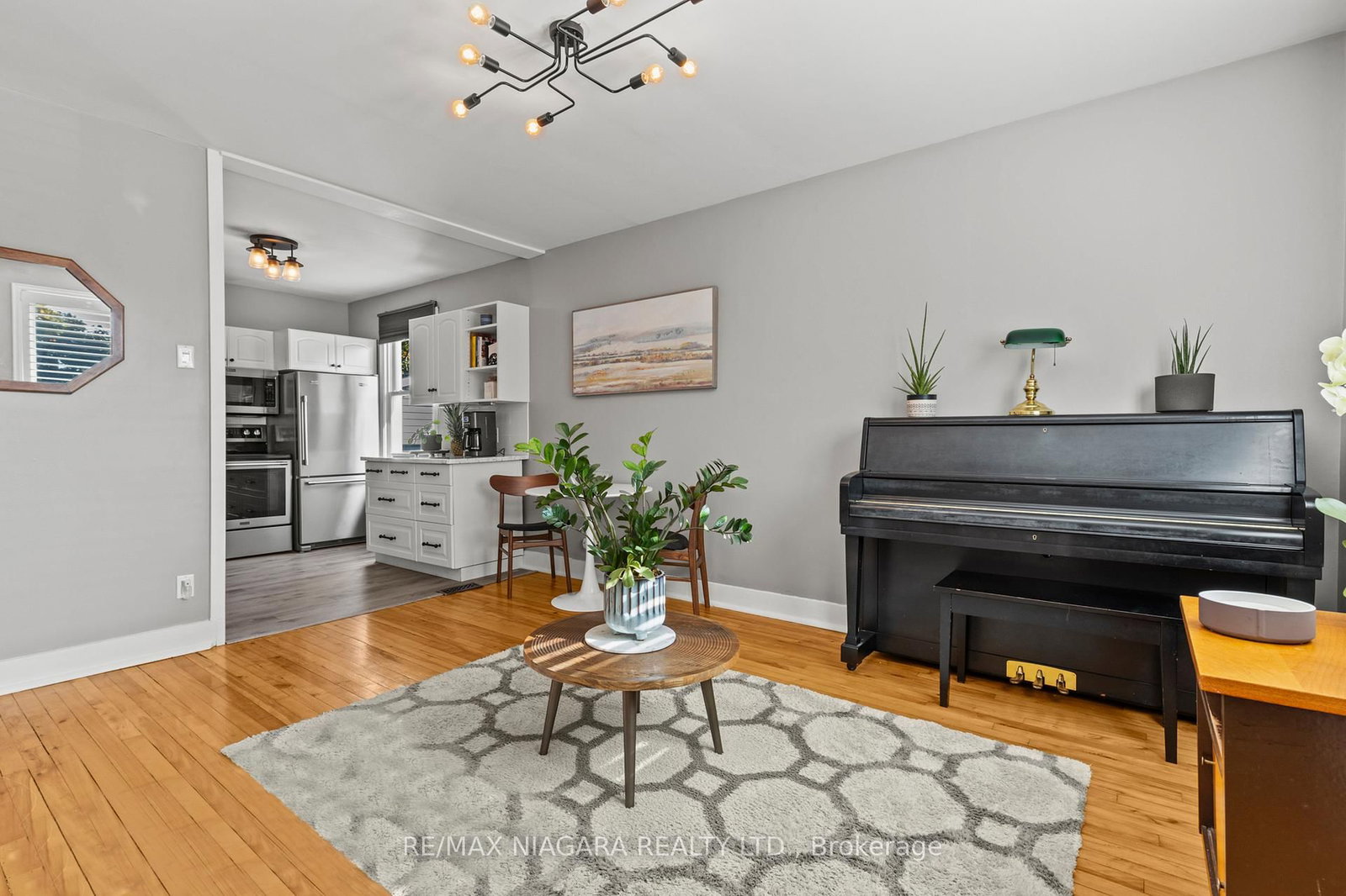 Listing Image 7