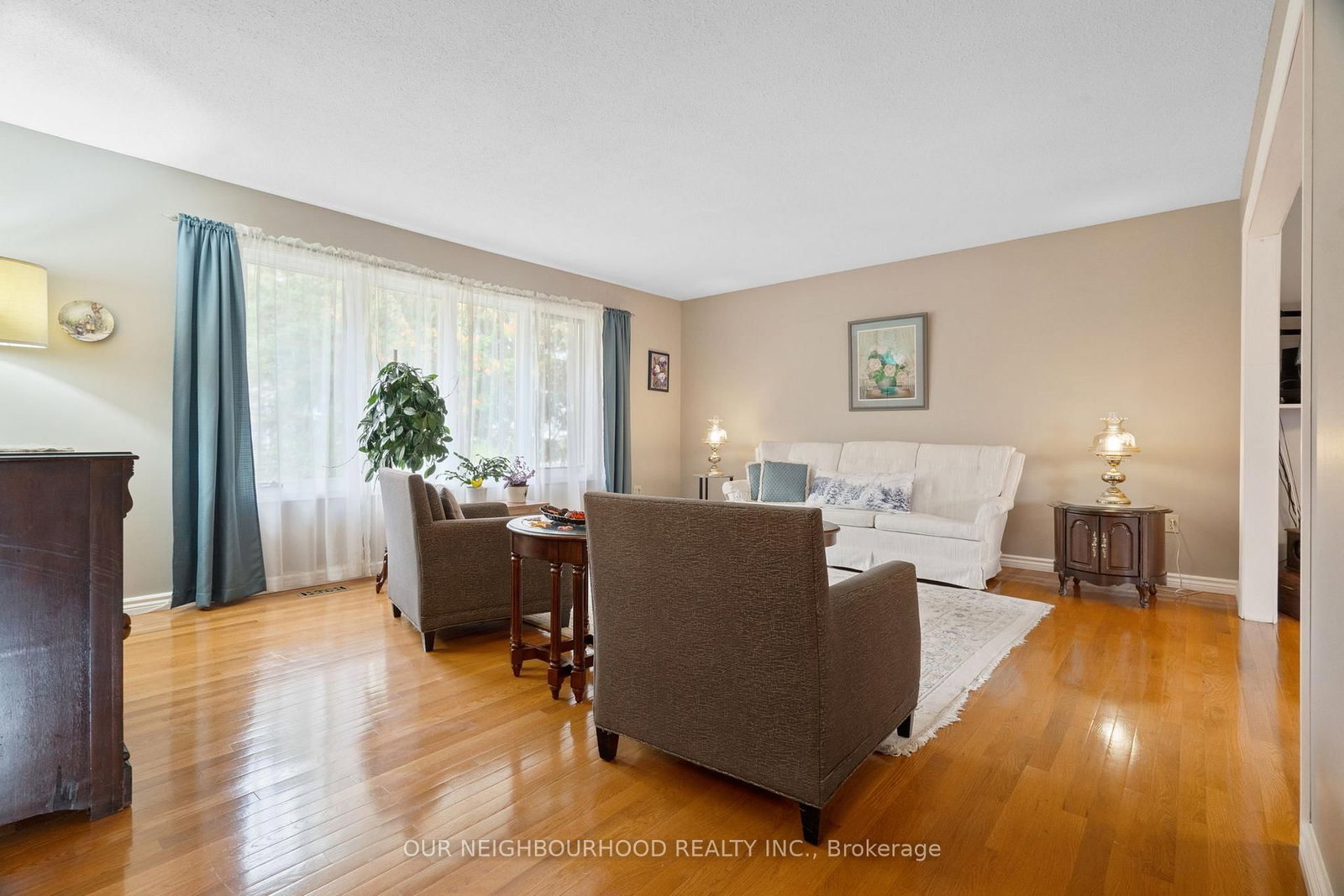 Listing Image 4