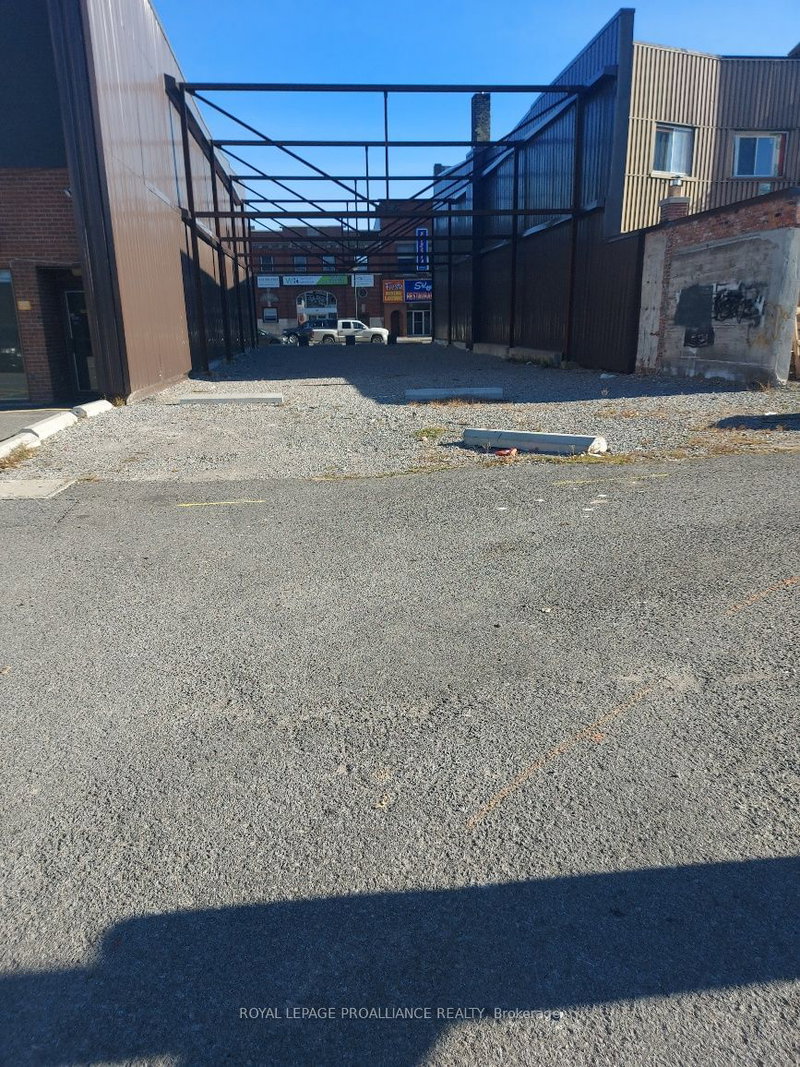 30-32 Dundas St W, Quinte West, K8V 3P2 | Image 2