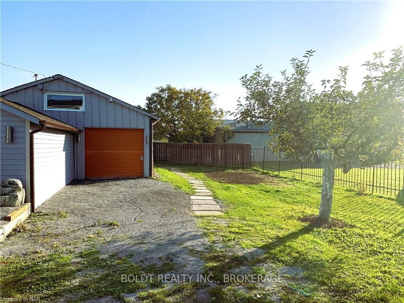 165 EAST WEST Line, Niagara-on-the-Lake, L0S 1J0 | Image 2