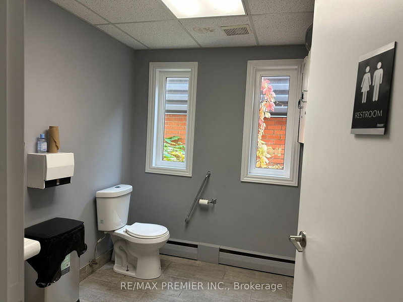 M05 - 70 King St E, Hamilton, L8G 1K2 | Image 3