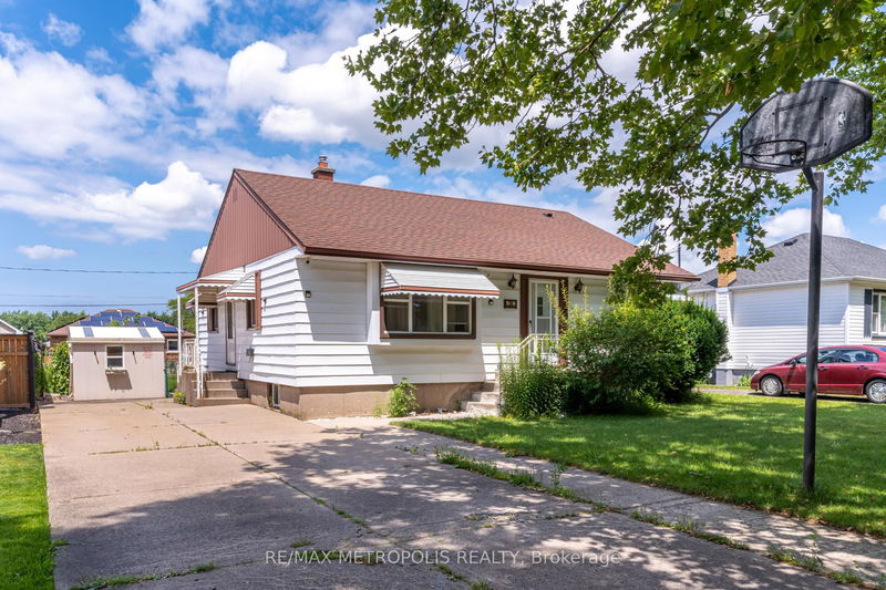 home for lease on 76 Albert Street W
