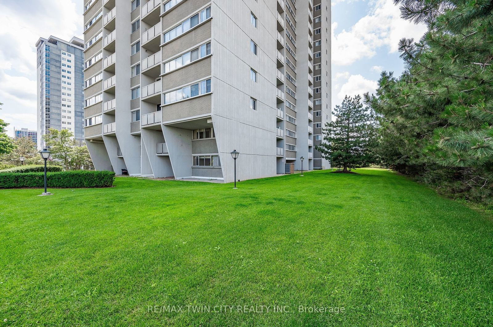 Condo sold at 707-375 King Street, Waterloo, N2J 4L6 - MLS: X9509580