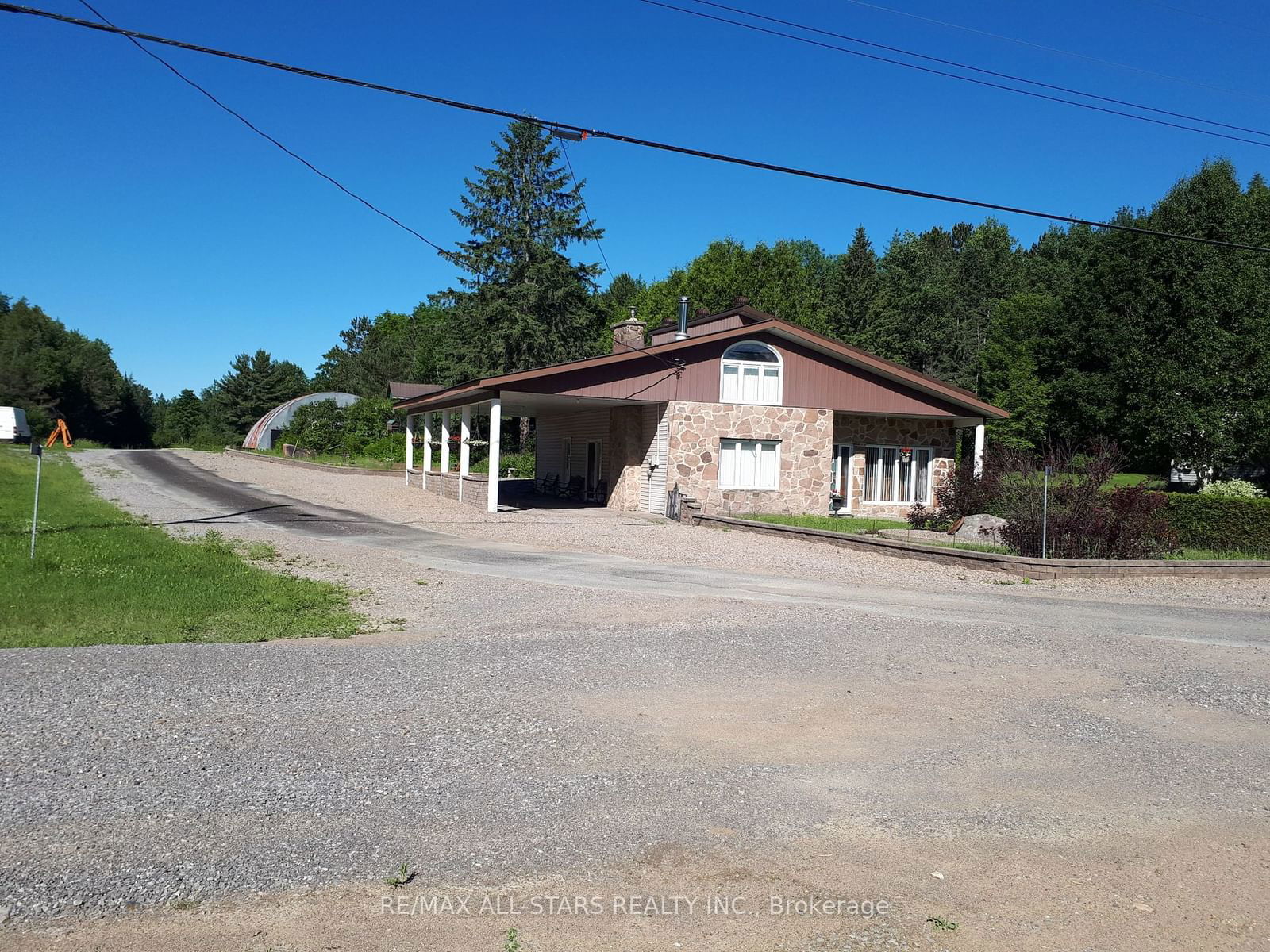 Building in 1007 Dewey Street