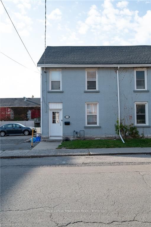 Townhouse for sale at 364 BARRIE Street, Kingston, East of Sir John A. Blvd, K7K 3T3 - MLS: X9514570