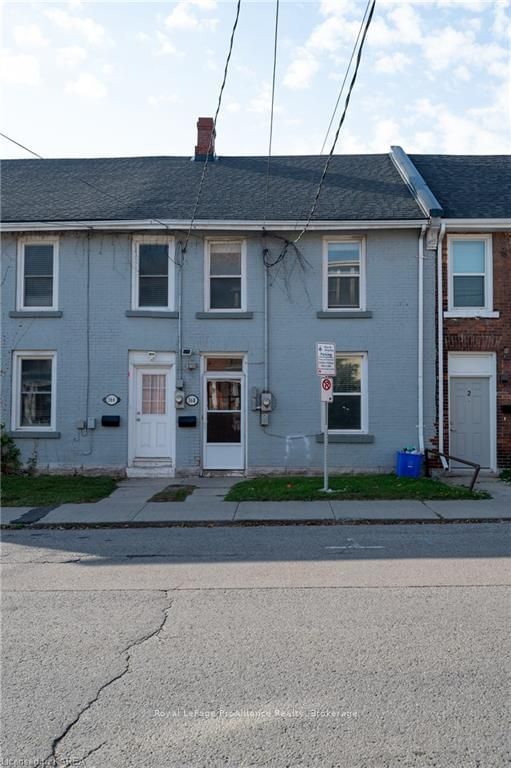 Townhouse for sale at 368 BARRIE Street, Kingston, East of Sir John A. Blvd, K7K 3T3 - MLS: X9514572