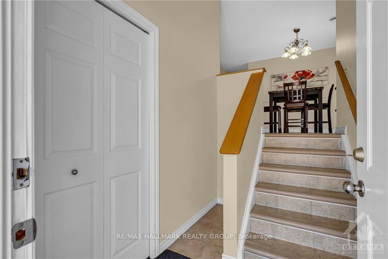 1547 VERCHERES St, Ottawa, K1C 7C7 | Image 2