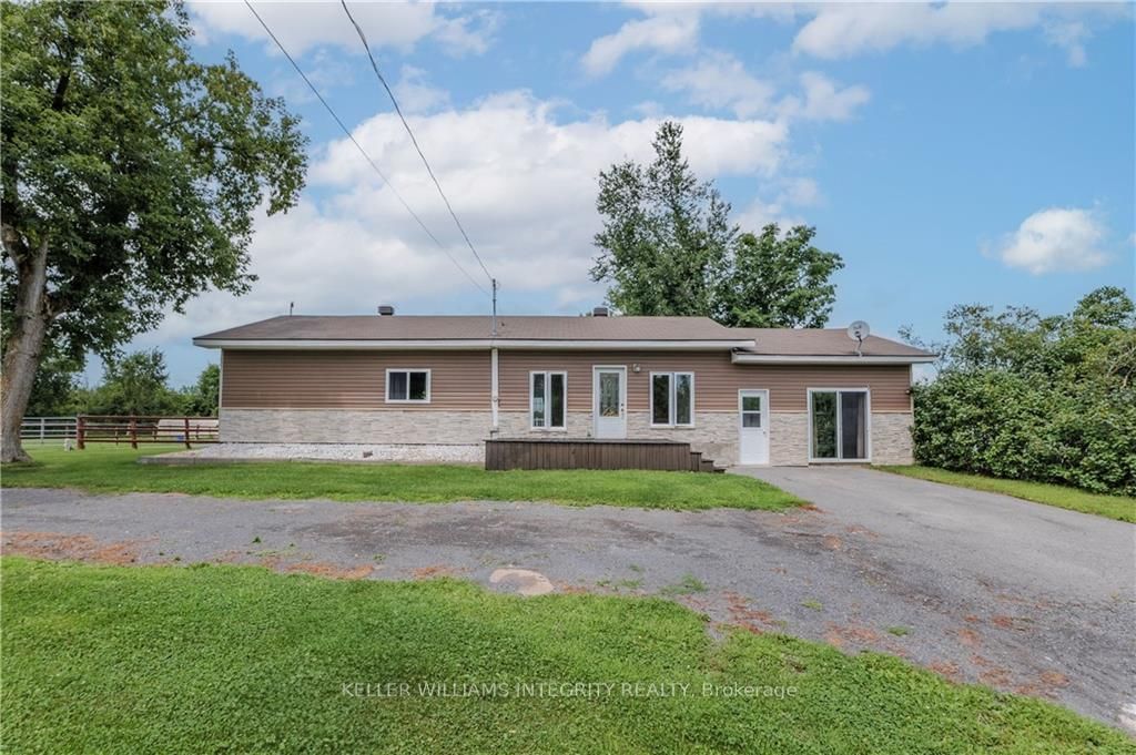 Detached House sold at 20169 BEAUPRE Road, South Glengarry, 723 - South Glengarry (Charlottenburgh) Twp, K0C 1L0 - MLS: X9516786