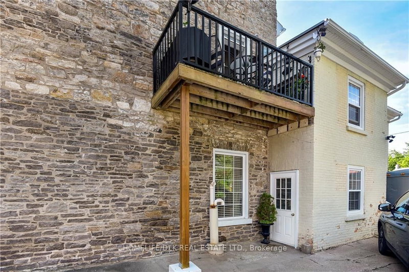 32 APPLE St, Brockville, K6V 4X8 | Image 2