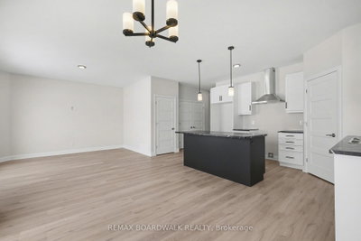 1213 MONTBLANC Crescent — photo 5