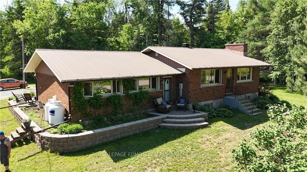 Detached House for sale at 2249 ROSS Road, Laurentian Valley, 531 - Laurentian Valley, K8A 6W4 - MLS: X9518447