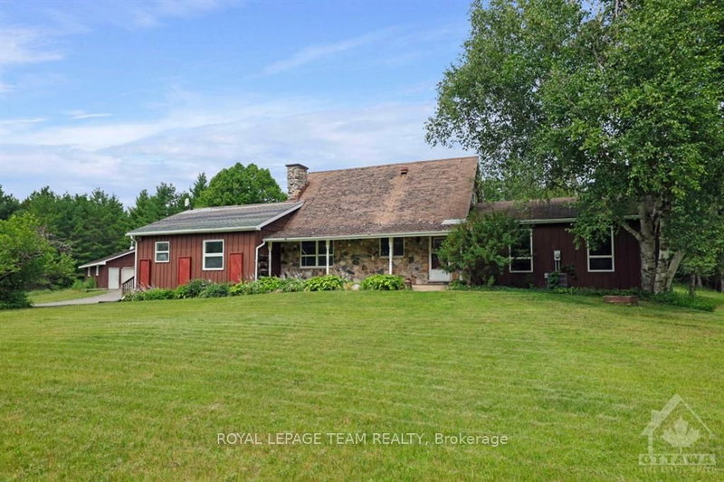 704 SOUTH LAVANT Road, Lanark