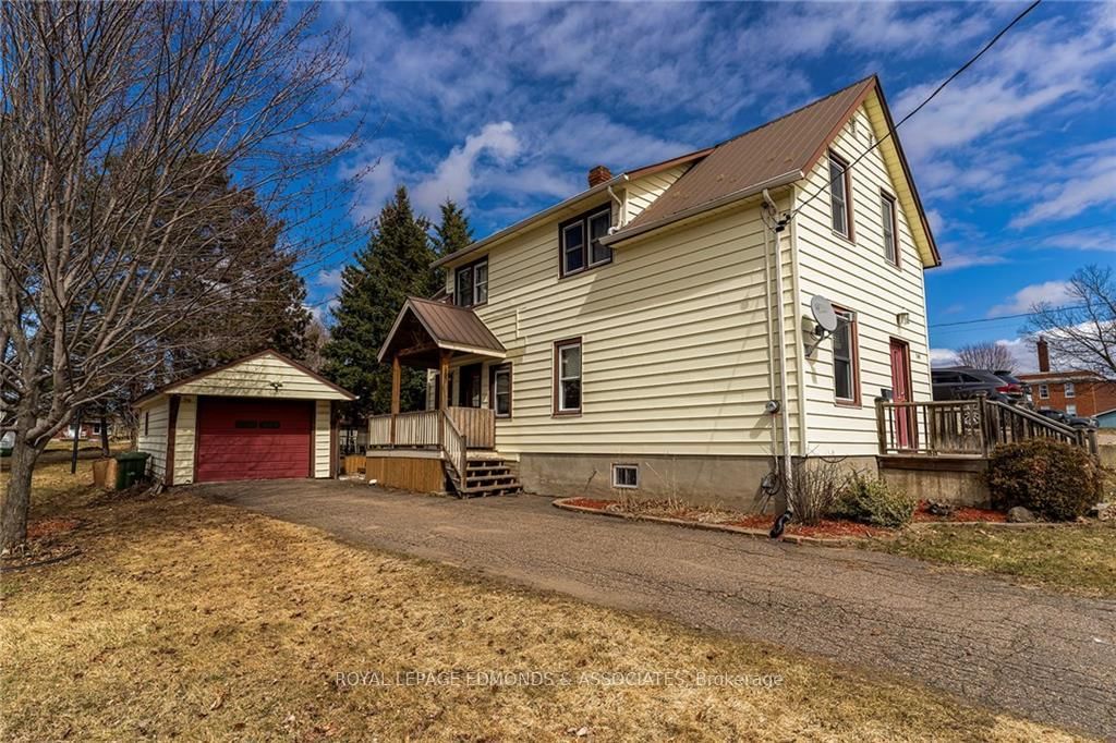 Building at 343 IRVING Street, Pembroke, 530 - Pembroke