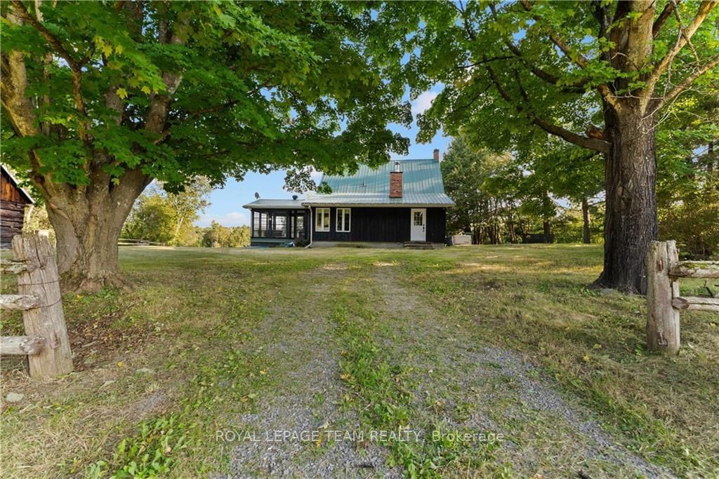 Building in 105 HALLIDAY CREEK Road