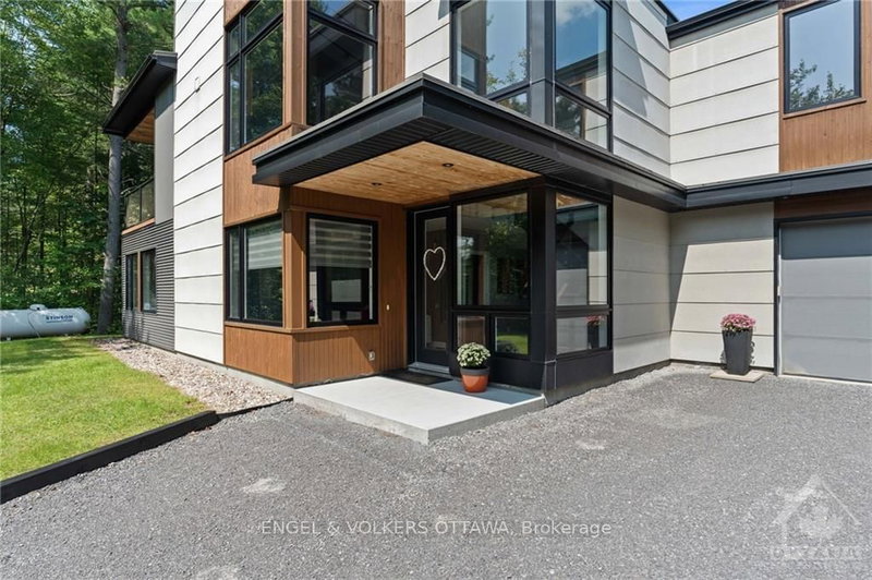 108 EDITH MARGARET Pl, Ottawa, K2W 1A8 | Image 3