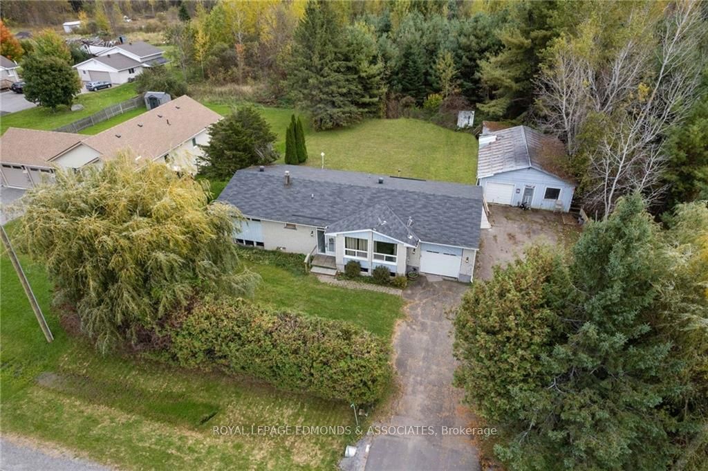 Detached House sold at 375 WHITE WATER Road, Laurentian Valley, 531 - Laurentian Valley, K8A 6W4 - MLS: X9521791