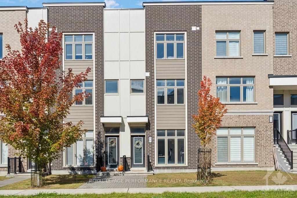 Townhouse sold at 827 MIKINAK Road, Manor Park - Cardinal Glen and Area, 3104 - CFB Rockcliffe and Area, K1K 4Z9 - MLS: X9522046