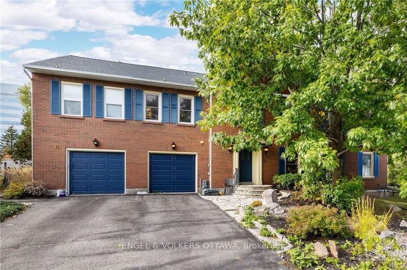 home for sale on 4 CHATSWORTH Crescent