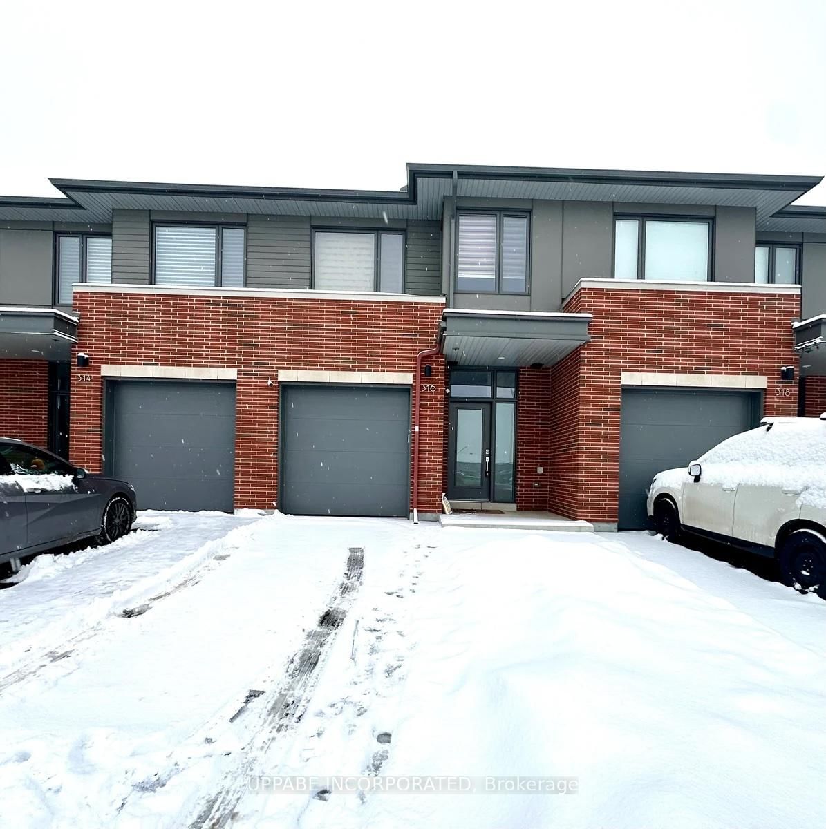 Townhouse leased at 316 WIGWAS Street, Manor Park - Cardinal Glen and Area, 3104 - CFB Rockcliffe and Area, K1K 5A1 - MLS: X9522698