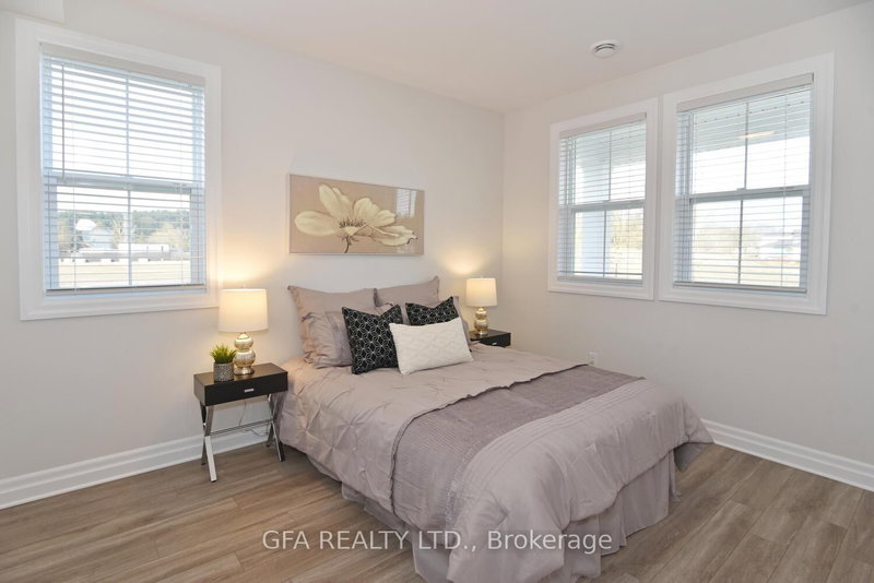 403 Breakwater Blvd, Central Elgin, N5L 0B5 | Image 3