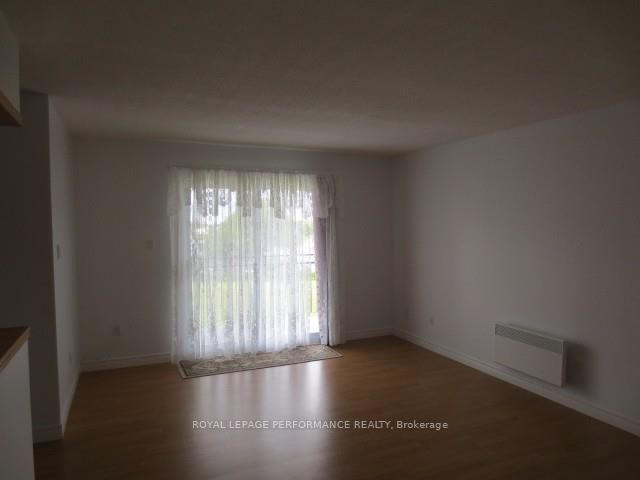 301 - 220 KENYON St W, North Glengarry, K0C 1A0 | Image 2