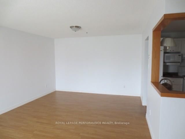 301 - 220 KENYON St W, North Glengarry, K0C 1A0 | Image 3