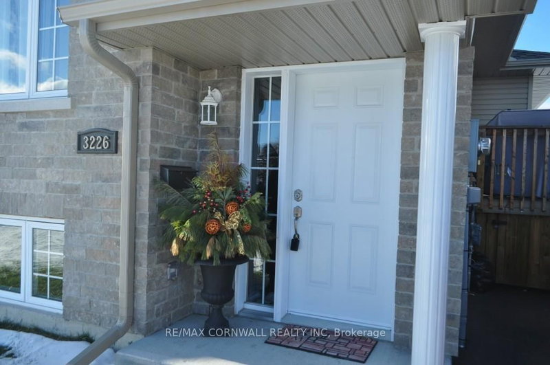 3226 NORTHDALE Dr, Cornwall, K6K 0A5 | Image 2