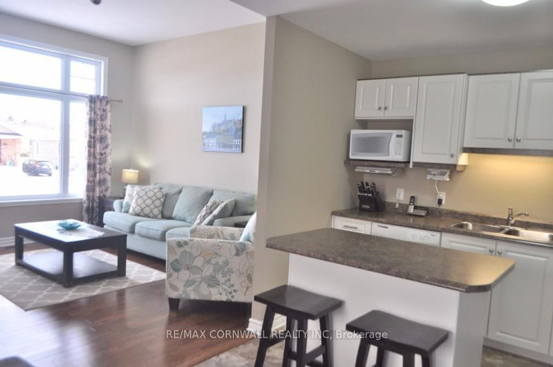 3226 NORTHDALE Dr, Cornwall, K6K 0A5 | Image 3