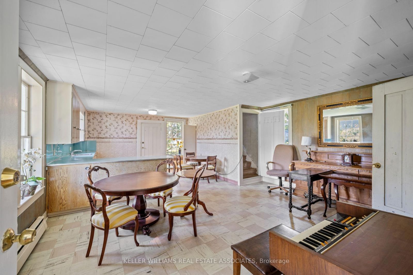 Listing Image 11