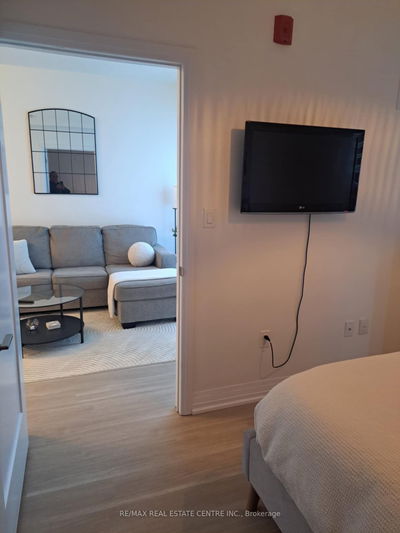 Unit 324 — 10 Concord Pl, Grimsby - 540 - Grimsby Beach image-0-3