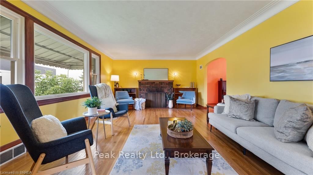 Listing Image 4