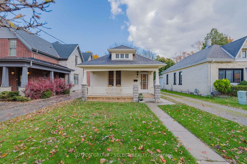home for sale on 918 Wellington Street
