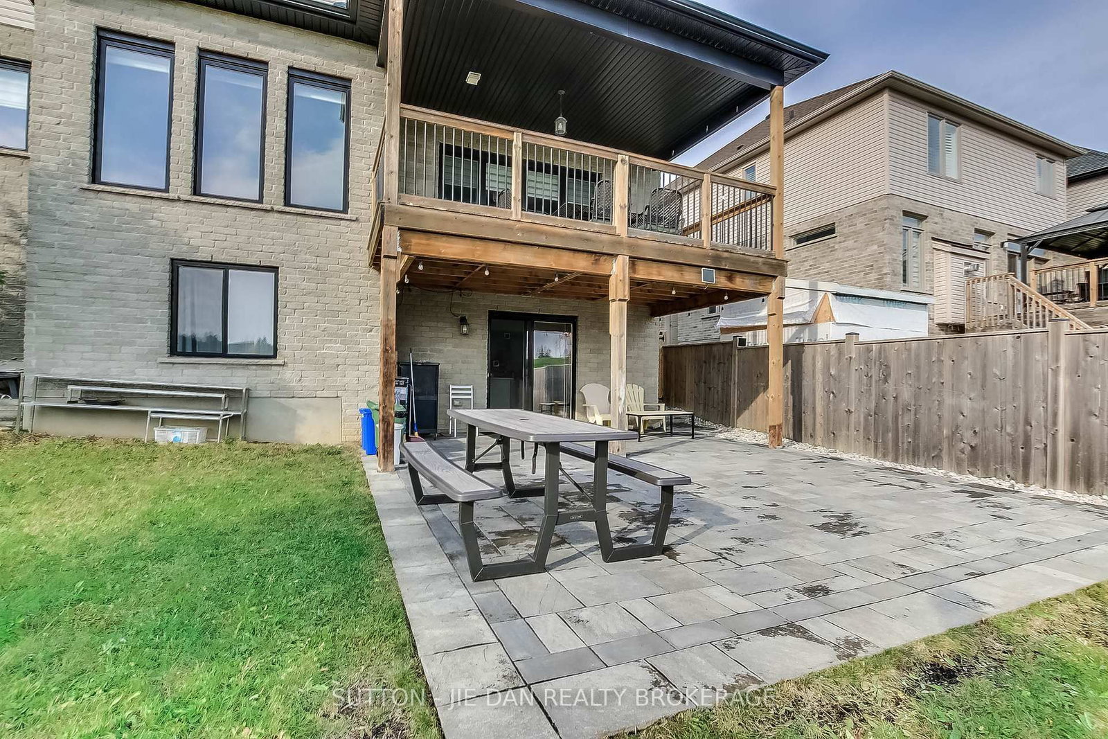Listing Image 4