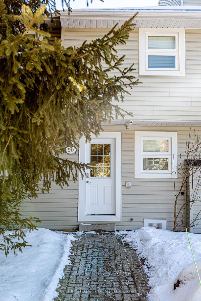 home for lease on 90-127 Alfred Street W