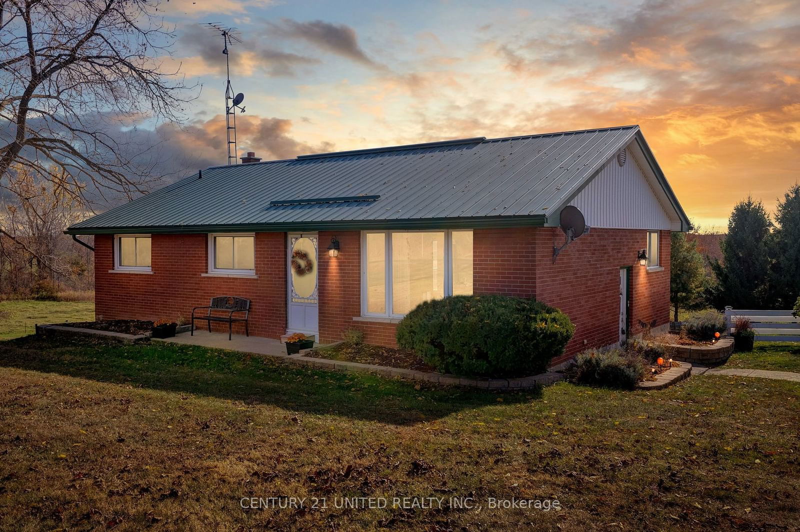 Building at 1976 Fish Lake Road, Prince Edward County, Sophiasburgh