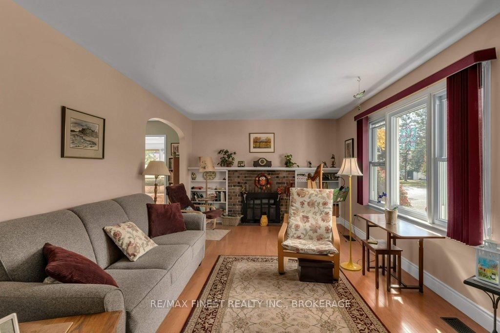 Listing Image 11