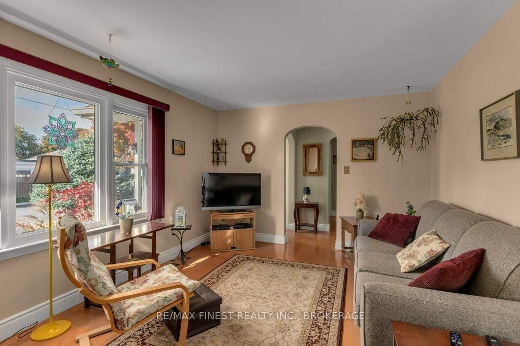 Listing Image 12