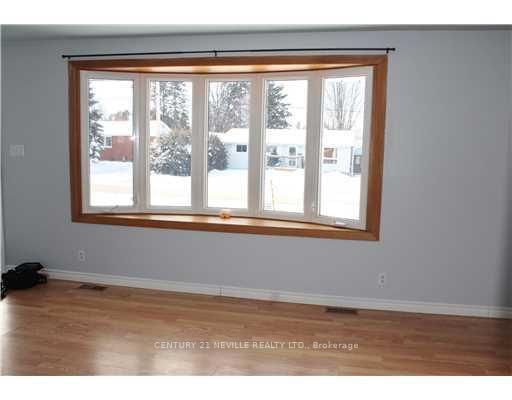 34 JOHN St, Petawawa, K8H 1S7 | Image 2