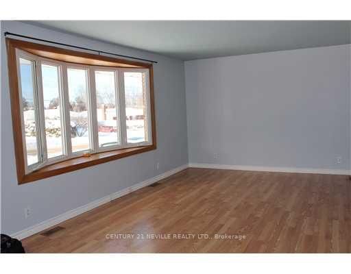 34 JOHN St, Petawawa, K8H 1S7 | Image 3