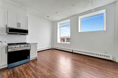Unit 409 — 90 COLBORNE St, Brantford -  image-0-4