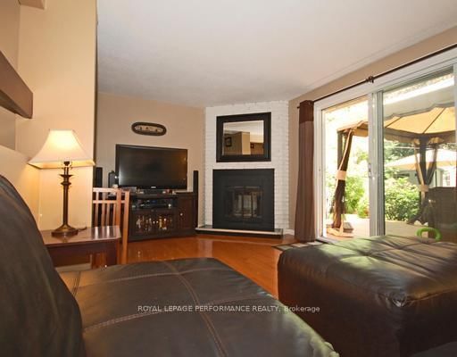 1095 AVIGNON Crt, Ottawa, K1C 2M2 | Image 2