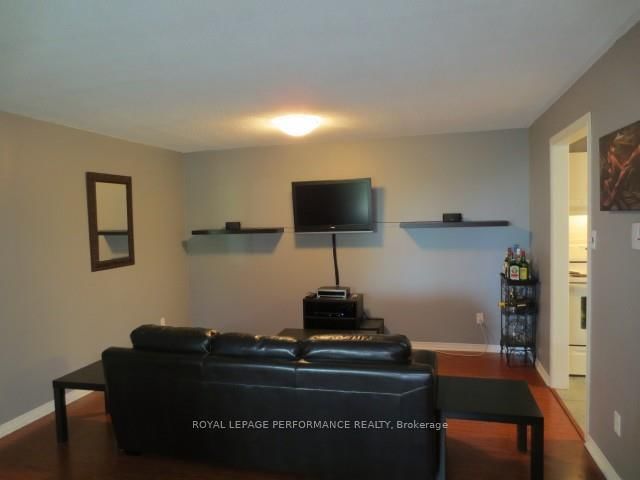 104 - 220 KENYON St W, North Glengarry, K0C 1A0 | Image 2