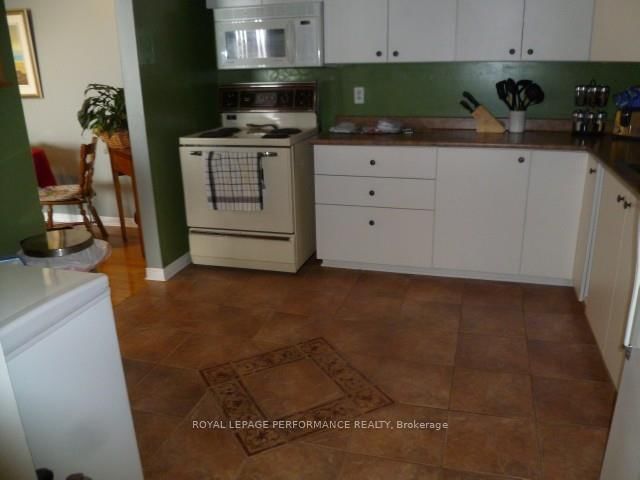 305 - 220 KENYON St W, North Glengarry, K0C 1A0 | Image 2