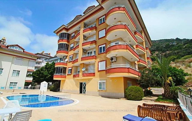 Unit 9 - 3 1019 Sokak Square
